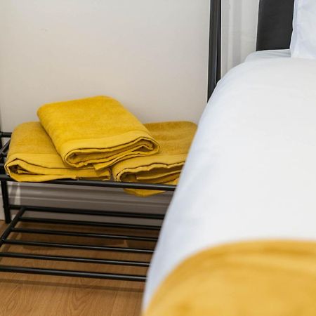 Two Bedroom Apartment-One Choice Stays- Jewellery Quarter Бірмінгем Екстер'єр фото
