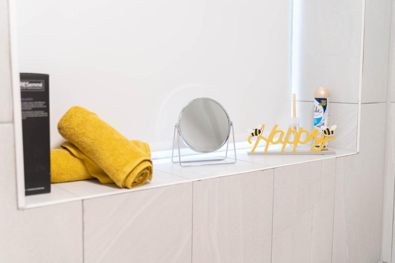 Two Bedroom Apartment-One Choice Stays- Jewellery Quarter Бірмінгем Екстер'єр фото