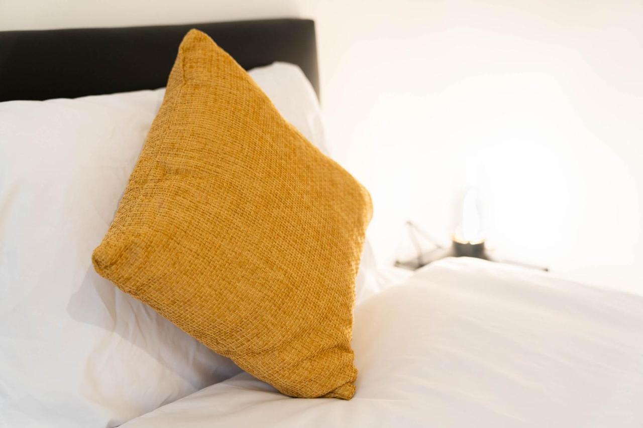 Two Bedroom Apartment-One Choice Stays- Jewellery Quarter Бірмінгем Екстер'єр фото
