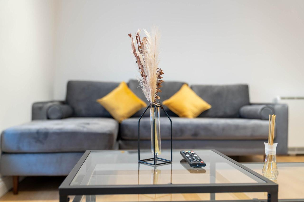 Two Bedroom Apartment-One Choice Stays- Jewellery Quarter Бірмінгем Екстер'єр фото