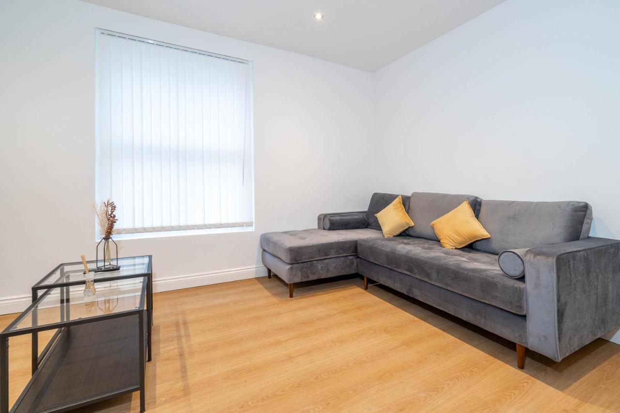 Two Bedroom Apartment-One Choice Stays- Jewellery Quarter Бірмінгем Екстер'єр фото